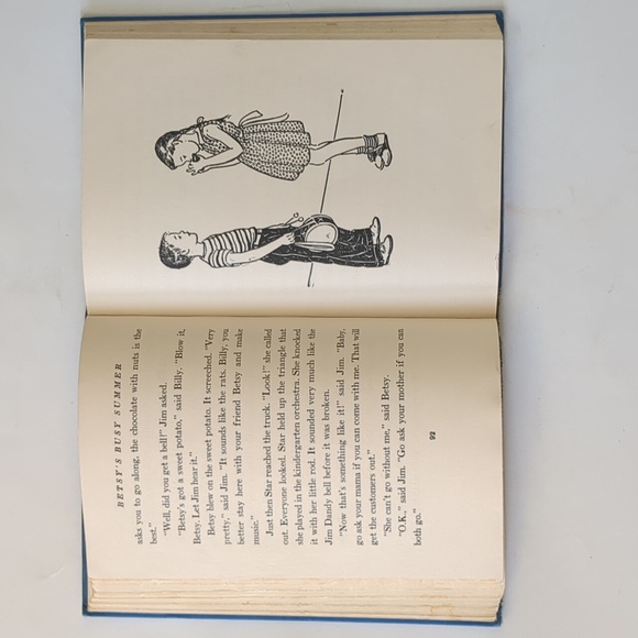 Betsy's Busy Summer - Carolyn Haywood - 1956 - Picture 7 of 13